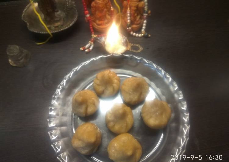 Atta(gehu) aur suji ke modak