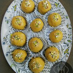 A picture of Besan ke laddu.