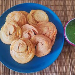 A picture of Seven Layered Pakwan😋Kutchi Pakwan 😋Varkhi Puri 😋.