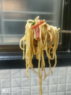 वेज हक्का नूडल्स (Veg hakka noodles recipe in Hindi) रेसिपी मुख्य फोटो