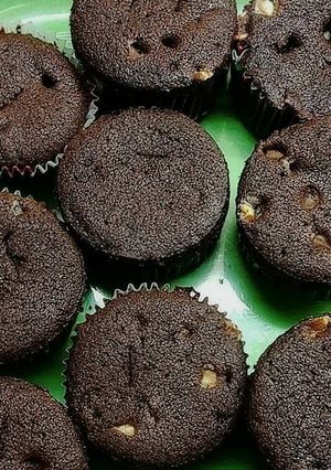 Una foto de Muffins de chocolate con chips de chocolate blanco