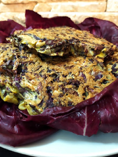 Foto di Frittelle con radicchio di Chioggia e pancetta affumicata