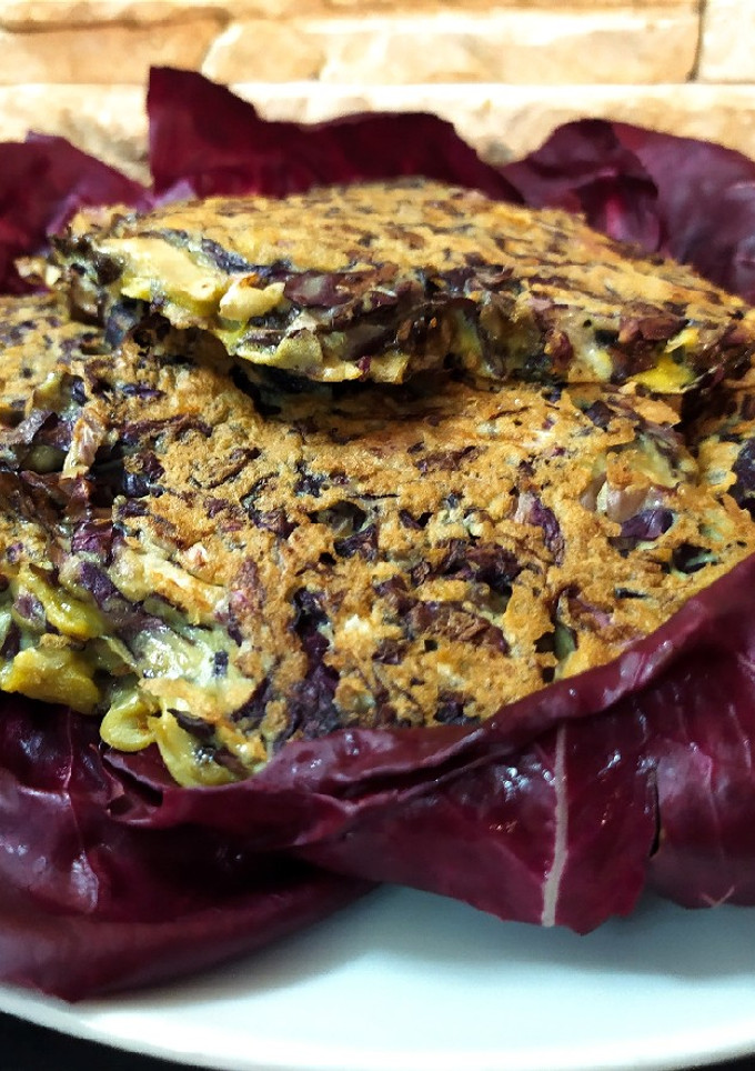 Foto di Frittelle con radicchio di Chioggia e pancetta affumicata