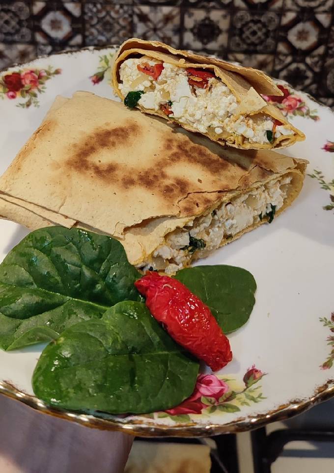 Лаваш з сиром, шпинатом та в'яленими томатами 😋