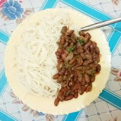 A picture of Supergheti and Beans Stew.