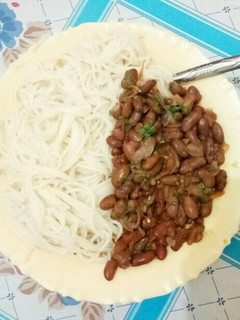 A picture of Supergheti and Beans Stew.