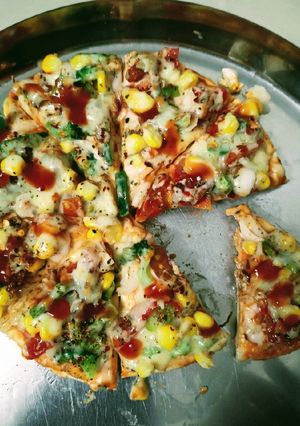 ચીઝ પીઝા (Cheese pizza Recipe in Gujarati) રેસીપી મુખ્ય ફોટો