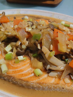 鮭魚蔬菜燒 的食譜成品照片