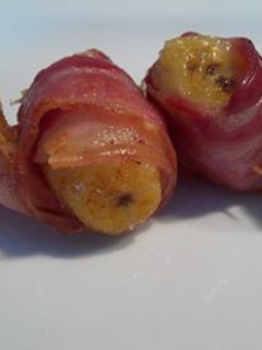 Una foto de Rollitos de platano y beicon