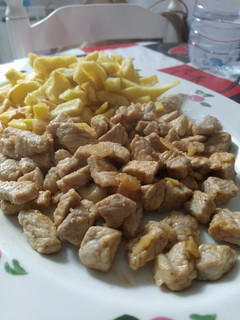 Una foto de 🧄 Lomo al ajillo