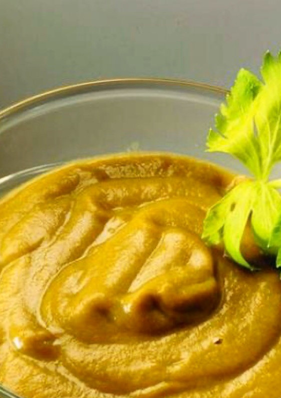 Una foto de Puré de verduras con pollo asado 🍵🍖