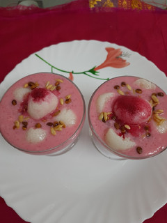 ரோஸ் ரசகுல்லா கீர் புட்டிங் (Rose rasagulla kheer budding recipe in tamil) செய்முறை முக்கிய புகைப்படம்