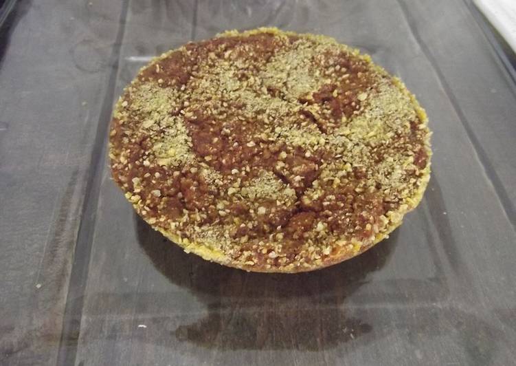 Quiche o aplastao de paté Doña Lozano, quelites, amaranto, pinole, betabel  y almendras pal corazón