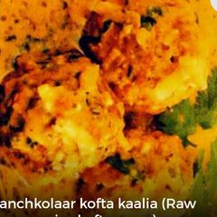 A picture of Kaanchkolar Kofta(Raw banana Kofta curry).