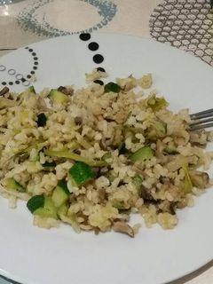 Una foto de Arroz integral con verduras