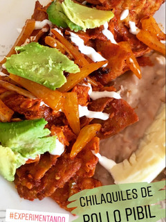 Una foto de Chilaquiles con Pollo a la Pibil