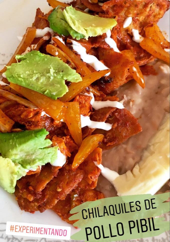 Una foto de Chilaquiles con Pollo a la Pibil