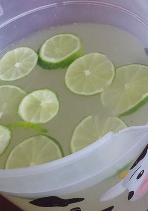 Una foto de Agua de limón para el calor 🍋
