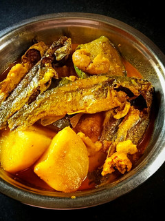 আলু বেগুন বড়ি দিয়ে ট্যাংরা মাছের ঝোল (aloo begun bori diye tyangra maacher jhol recipe) রেসিপির প্রধান ছবি