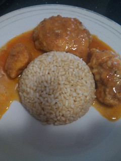 Una foto de Pollo con arroz fácil