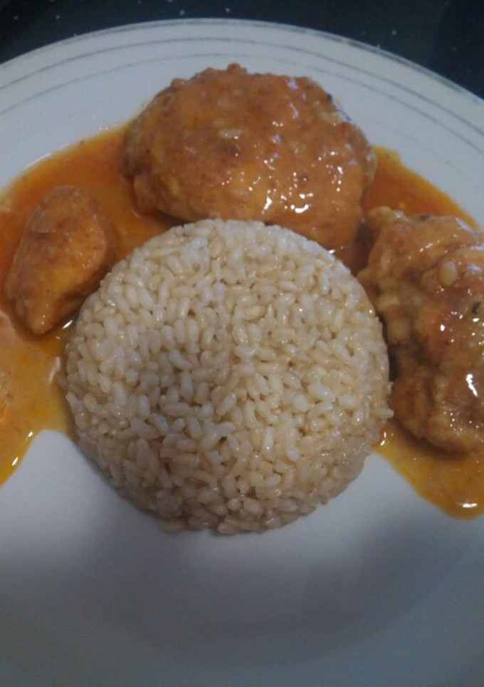 Una foto de Pollo con arroz fácil