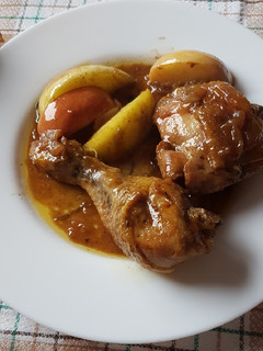 Una foto de Pollo con cerveza y manzanas 🍏🍎