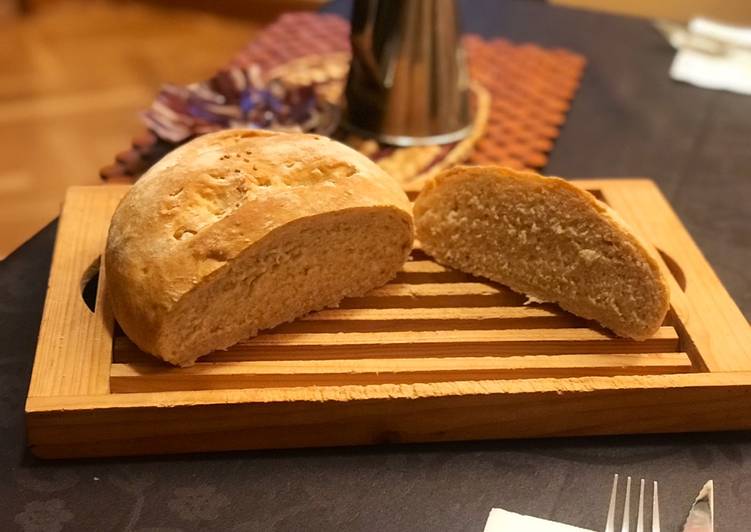 Pan de hogaza casero con sésamo y aceite