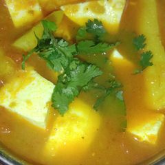 A picture of Aloo paneer ki sabzi.