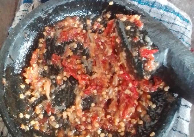 Bagaimana Menyiapkan Sambel trasi bawang putih yang Enak