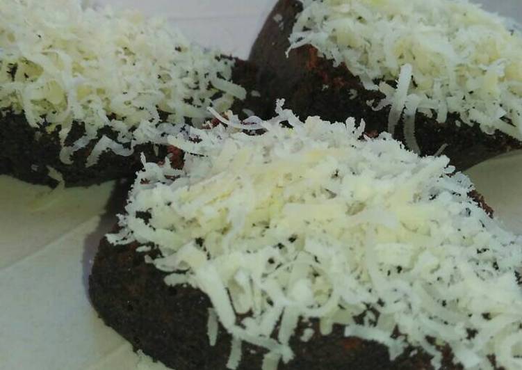 Resep brownis ketan hitam tabur keju oleh Yoy Resep brownis ketan hitam tabur keju oleh Yoy