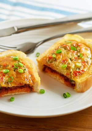 A picture of Chorizo Quiche on Toasted Bread.