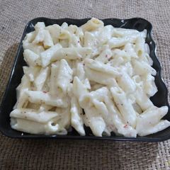 A picture of White sauce pasta.