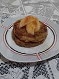Hotcakes veganos de banana con topping de peras 🥞😍 :)