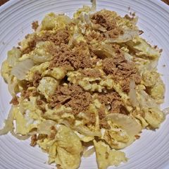 A picture of Scrambled Egg with Onion and Pork Floss.