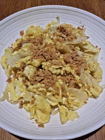 Easy Steps to Make Recipes Scrambled Egg with Onion and Pork Floss the  Makes Drooling Delicious.