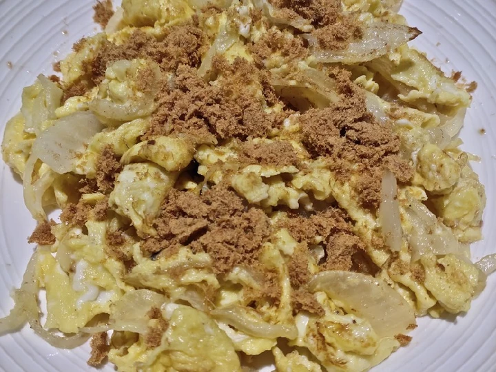 Easy Steps to Make Recipes Scrambled Egg with Onion and Pork Floss the  Makes Drooling Delicious.