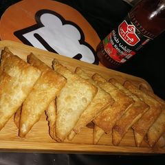 A picture of Cheese Samosa.