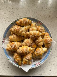 Szezámmagos kis kiflik recept fotója