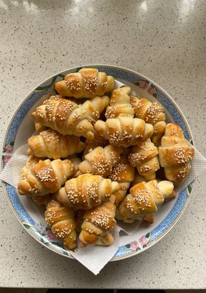 Szezámmagos kis kiflik recept fotója