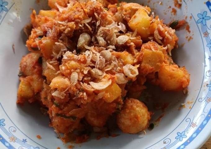 Kentang dan telur puyuh goreng bumbu balado