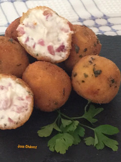 Una foto de Bolas de Queso Philadelphia con Jamón serrano