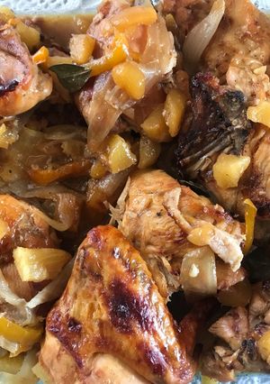 Una foto de Pollo a la piña
