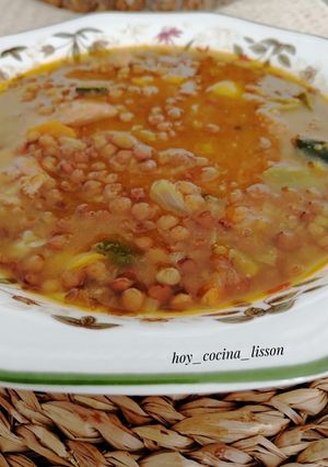 Una foto de Lentejas con verduras y pollo