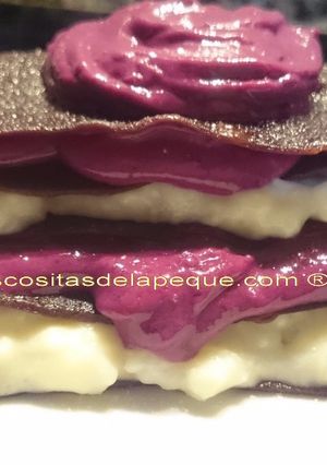 Foto principal de Lasaña de chocolate con arroz con leche y crema de arándanos (pasta fresca)