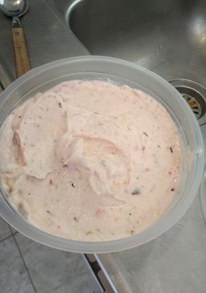 Una foto de Helado de banana ciruela y manzana light🍨