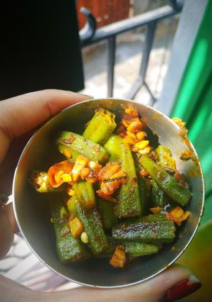 রসুন ঢেঁড়স (Lahsuni Bhindi/ Garlic Bhindi Recipe in Bengali) রেসিপির প্রধান ছবি
