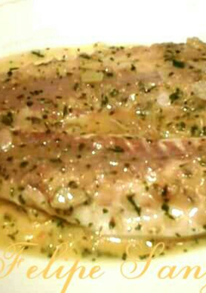 Una foto de Lubina en salsa