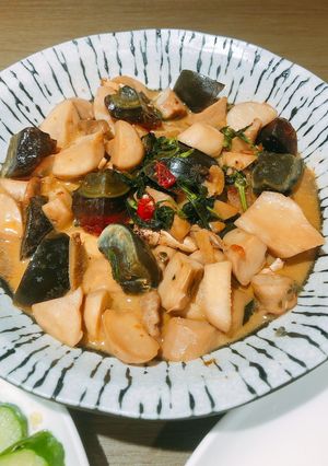 三杯杏鮑菇炒皮蛋 的食譜成品照片