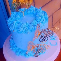 A picture of 4 layer 8" vanilla sponge cake.