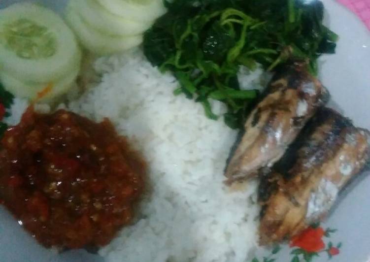 Bagaimana Menyiapkan Sambal tomat (lalapan) yang Sempurna